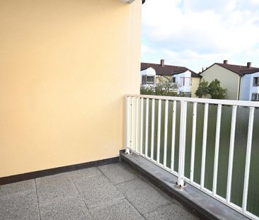 Ideale 2-Zimmer-Wohnung mit Loggia und Tiefgaragenstellplatz in zen... - Foto 1