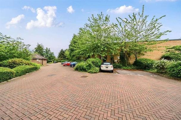 Sandringham Court, Skerne Walk, Kingston Upon Thames, KT2 - Photo 1