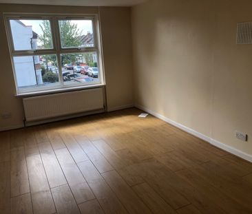 1 Bed Flat, St. Saviours Road, CR0 - Photo 2