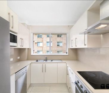 Spacious Three-Bedroom Apartment in Prime Epping Location - Photo 4