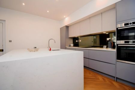 3 Bedroom 1 Bathroom - Photo 3