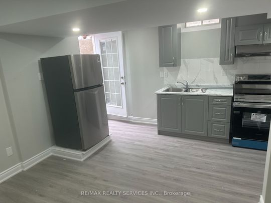 For Lease - 32 Silo Court, Brampton, Ontario - Photo 1