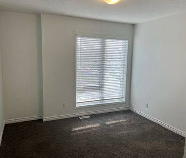 For Lease - 920 Tartan Court, Kitchener, Ontario - Photo 2