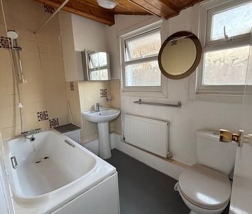 Room in a Shared House, Blenheim Road, E6 - Photo 2