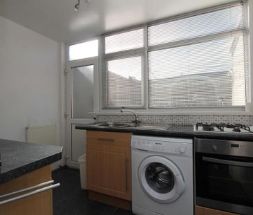 3 bedroom terraced house to rent - Photo 4