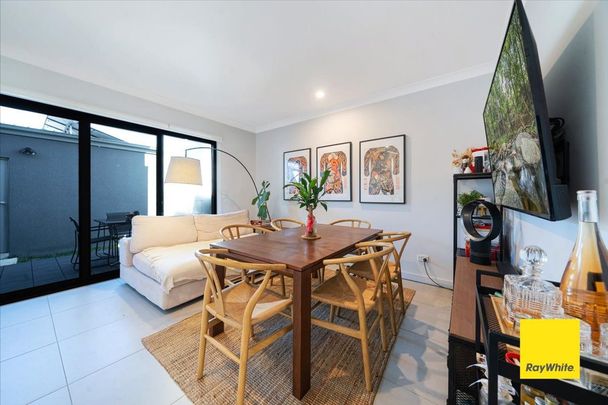 Lovely and Modern Family Home - Close to Amenities - Photo 1