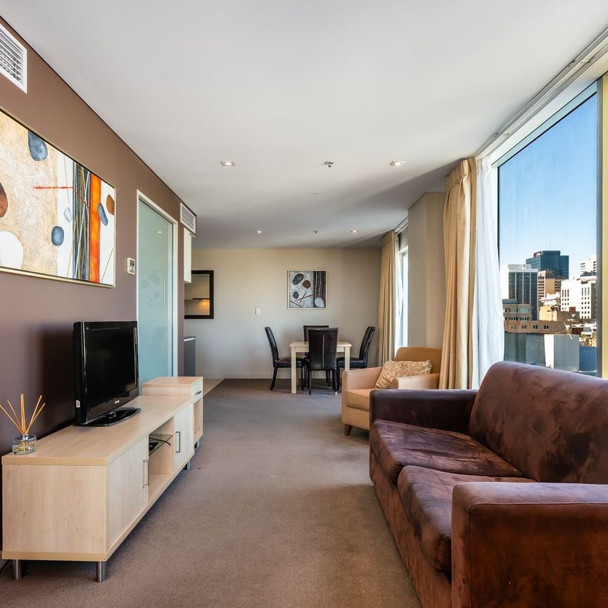 Stylish 2-Bedroom Apartment - City Views, Comfort & Convenience at Its Best! - Photo 1