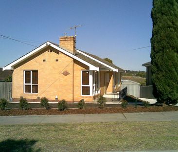 19 Golf Avenue, Kingsbury, Vic 3083 - Photo 2