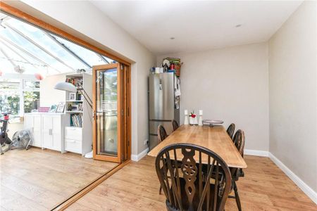 4 bedroom semi-detached house to rent - Photo 5