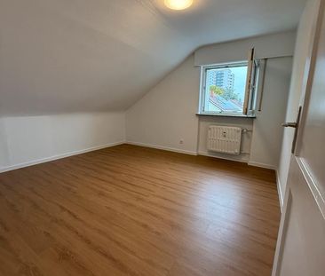 Helle 3-Zimmer Dachgeschosswohnung in Stuttgart Dürrlewang - Foto 1