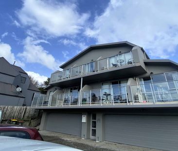 Charming one-bedroom apartment by the river - Photo 3