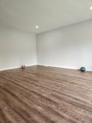Detached Home For Lease | X8490114 - Photo 2