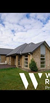 Five Bedroom Upmarket Home in Flagstaff - Photo 1