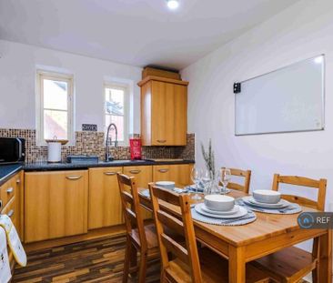 4 bedroom semi-detached house to rent - Photo 1