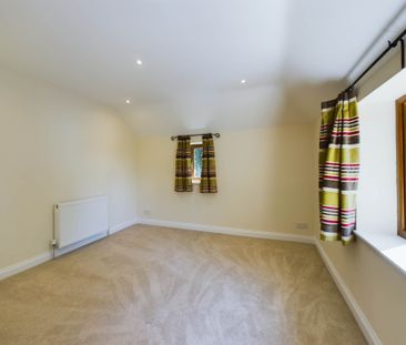 School Lane, Dinton - Photo 3