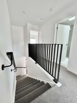 Two Bedroom Townhouse! - Photo 1