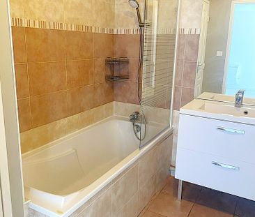 Location Appartement 2 pièces 43m² NEUVILLE SUR SAONE 69250 - Photo 2