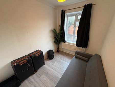 2 Bed Flat, Nelsons Row, SW4 - Photo 4
