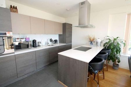 Fairfield Avenue, Staines-upon-thames, TW18 - Photo 3