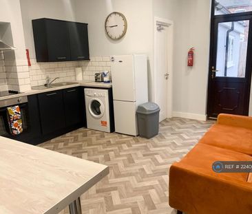 1 bedroom in a house share to rent - Photo 4