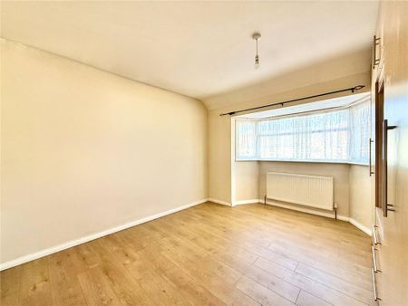 3 bedroom end of terrace house to rent - Photo 5