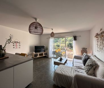 Location Appartement 2 pièces 50m² OLLIOULES 83190 - Photo 1