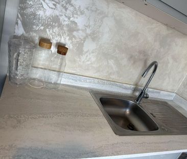 Room in a Shared House, Spalding Road, SW17 - Photo 4