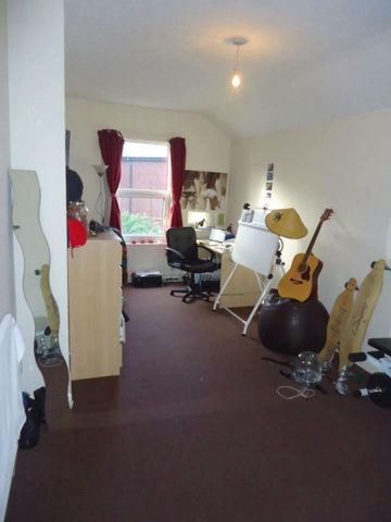 4 bedroom terraced house to rent - Photo 4