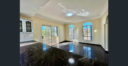 Charming Bayside Family Home –– Peaceful Corner Block in Waterfront - Photo 2