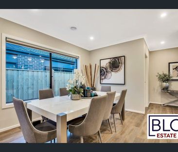 A stunner of a home in Mt Atkinson! (New Truganina) - Photo 5