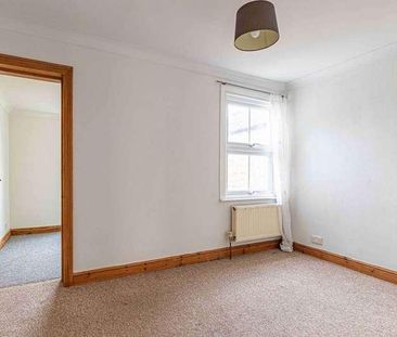 Close To Town Centre, Schools & Amenities, HP1 - Photo 4