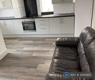 4 bedroom end of terrace house to rent - Photo 6
