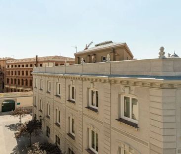 Room in a shared 8-bedroom apartment for rent in Palacio, perfect f... - Photo 3