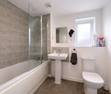 King Alfred Way, Great Denham, Bedford - Photo 6