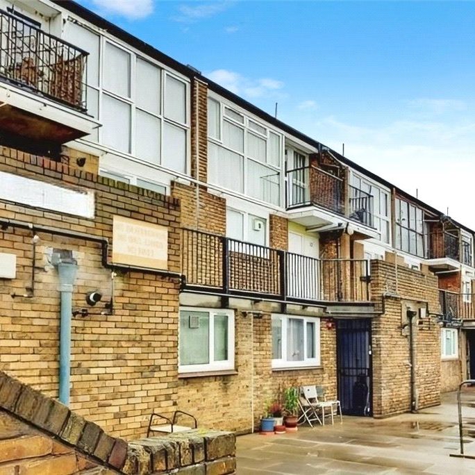 Crosby Walk, London, SW2 2NN - Photo 1