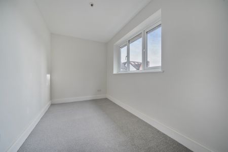 Postern Green, Enfield - Photo 4