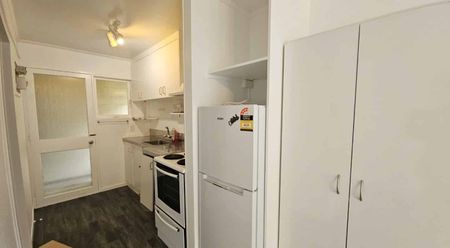 Tidy Apartment in Prime Location - Photo 4