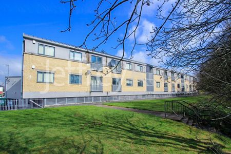 2 bedroom flat to rent - Photo 2