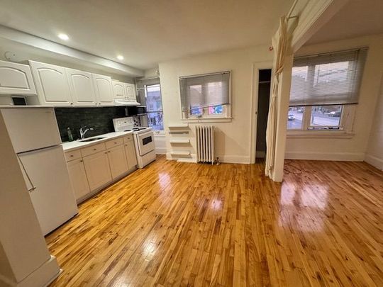 For Lease - 781 St. Clair Avenue Unit# 12, Toronto, Ontario - Photo 1