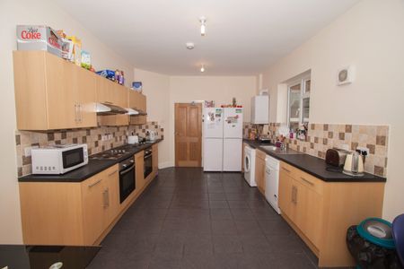 7 Bed Semi-Detached House, University Road, SO17 - Photo 2