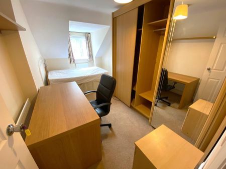 5 bedroom detached house to rent - Photo 4