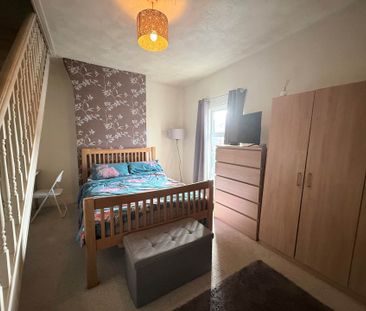 Price £995 pcm - Available Now - Unfurnished - Photo 2