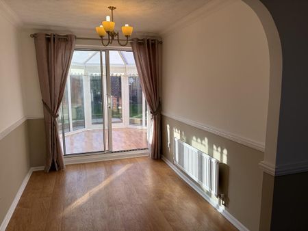 4 bedroom detached house to rent - Photo 5