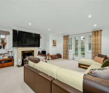 Set within a prestigious private estate, this impressive six bedroo... - Photo 1