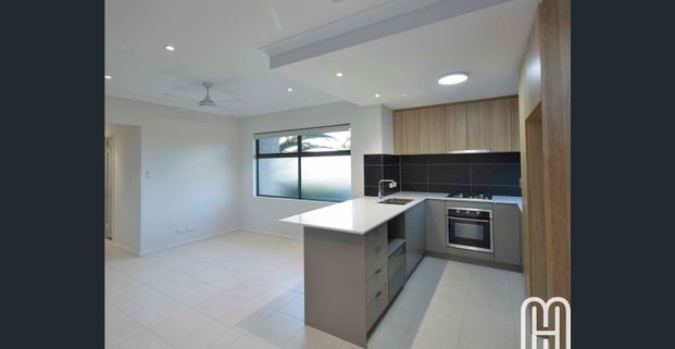 Modern, spacious and convenient! - Photo 1