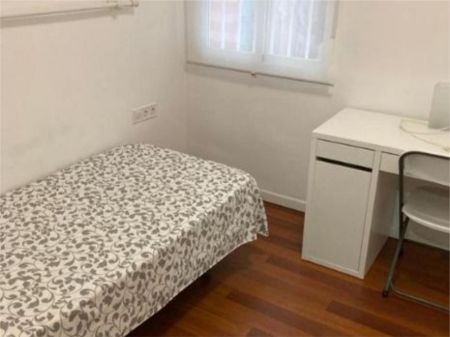 Piso de alquiler en Calle la Regente, 12, La Trinidad - Photo 2