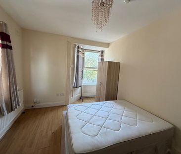 Studio Flat, Pownall Gardens, TW3 - Photo 1