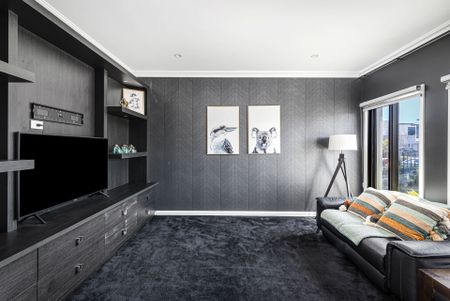 **Stunning 5-Bedroom Family Home in Marsden Park** - Photo 4