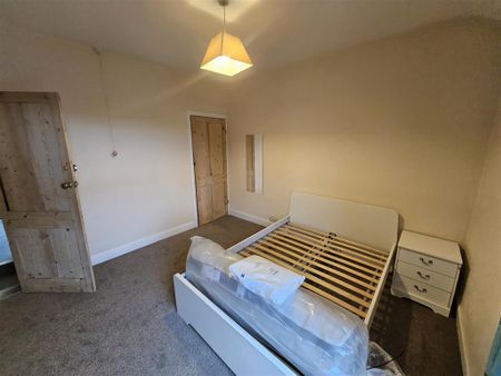 2 bedroom terraced house to rent - Photo 3