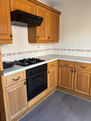 2 bedroom semi-detached house to rent - Photo 4